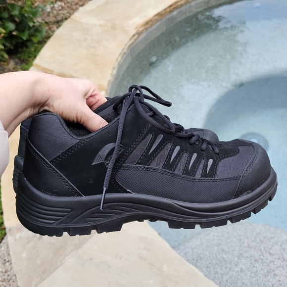 Avenger Other - Nwot. Avenger work boots US 10,5 medium